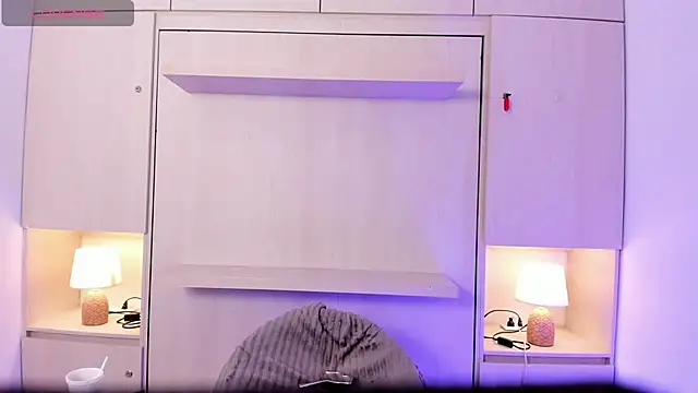 Stefannyevans  online show from March 24, 1:27 pm