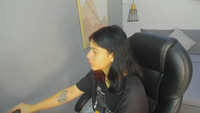 Julieth brown  online show from November 18, 7:48 pm