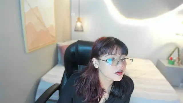 Julieth brown  online show from December 18, 7:51 pm