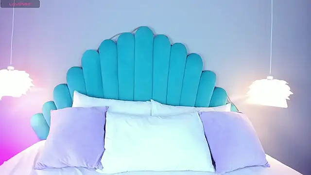 AlassiaHocthner online show from November 5, 11:59 am