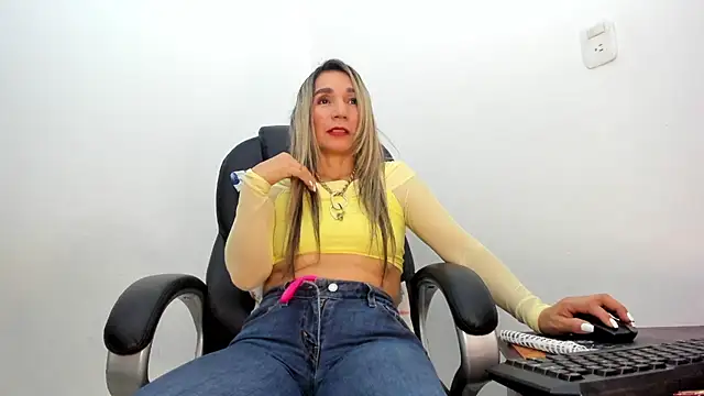 Ms lunaRose online show from February 4, 11:52 pm