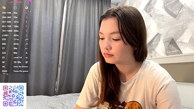 KiraVelvet online show from October 28, 8:09 am