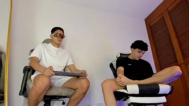 sotooliver3 online show from February 22, 8:43 pm