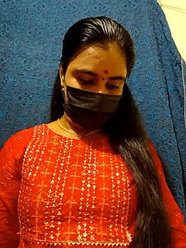 mini-queen online show from April 11, 6:00 pm