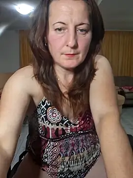 Snapshot of Fluturas2 chatting on October 21, 6:23 pm Fluturas2 online show from October 21, 6:23 pm