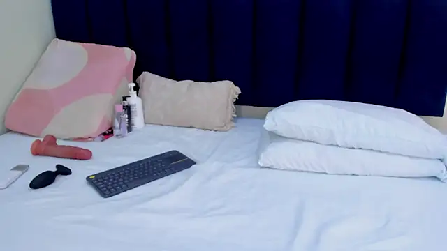 sophieturner mg online show from March 28, 7:24 pm