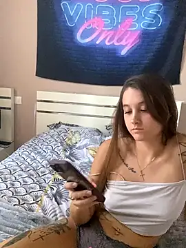 Snapshot of duomagique_off chatting on October 1, 10:53 am duomagique off online show from October 1, 10:53 am