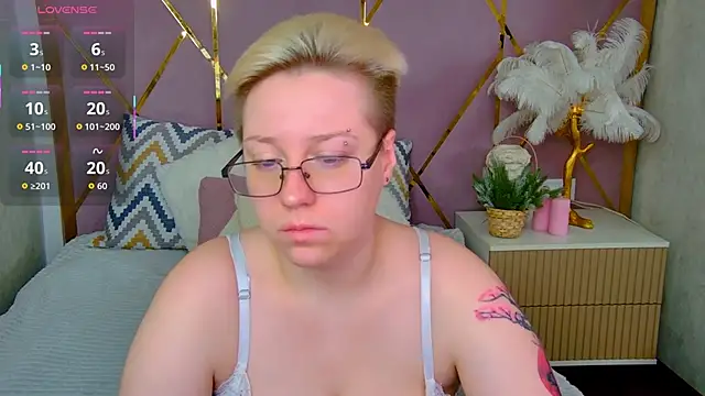 AlexandraGreen online show from December 13, 9:10 pm