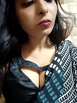 QUEEN-ADITI online show from October 5, 6:02 pm