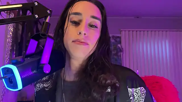 xoFrankie online show from April 12, 1:41 am