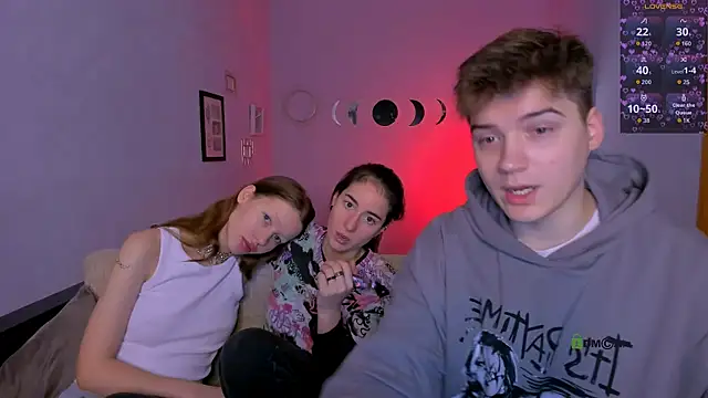 khloebeauty online show from November 15, 8:32 pm