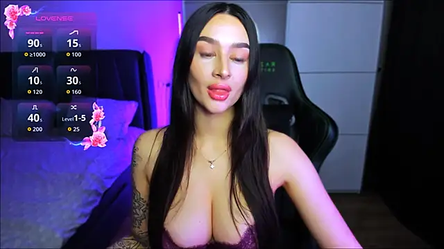 Veronica Larsson online show from November 5, 8:58 pm