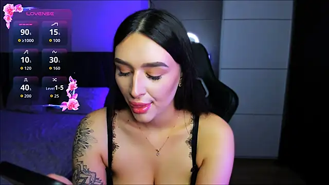 Veronica Larsson online show from November 9, 9:00 pm