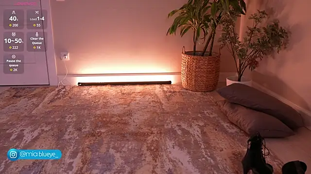 Miablueye online show from November 1, 7:01 am