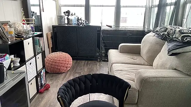 playwithdakota online show from November 7, 4:12 pm