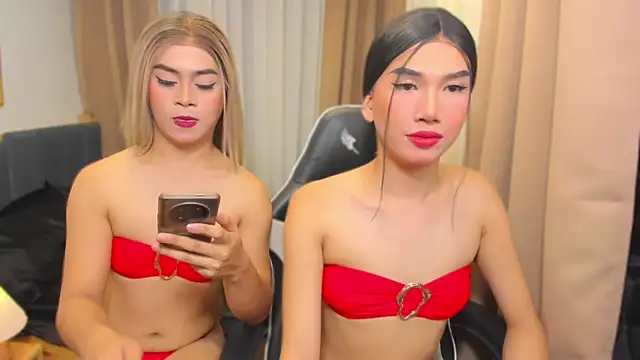 MaxCollins online show from December 17, 6:23 pm