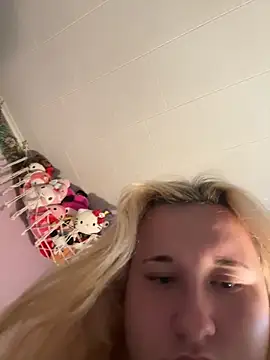 imawhorenslut19 online show from April 15, 10:21 pm