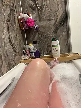 Imogenbabyyy online show from April 10, 7:09 pm