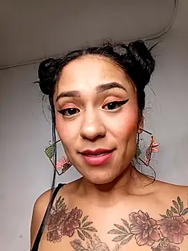 Liahdiaz  online show from December 17, 5:06 pm