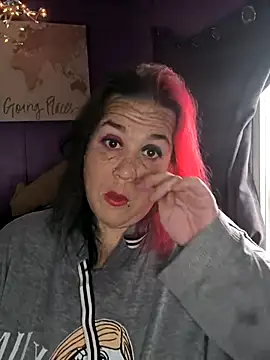 Courdles online show from December 3, 9:39 pm