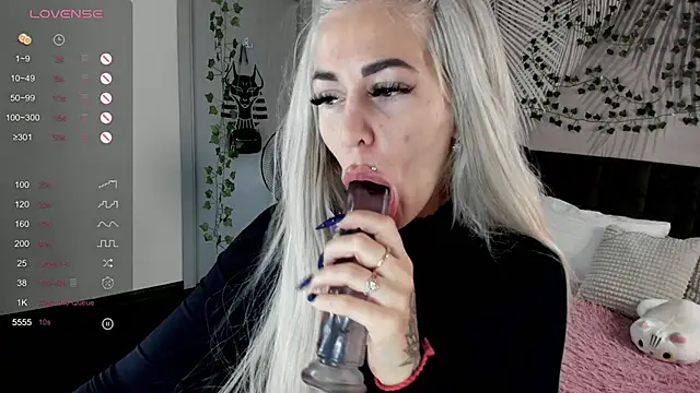 Kira Key online show from December 14, 1:44 am