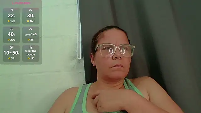 Snapshot of latinamaster chatting on October 9, 10:03 pm latinamaster online show from October 9, 10:03 pm