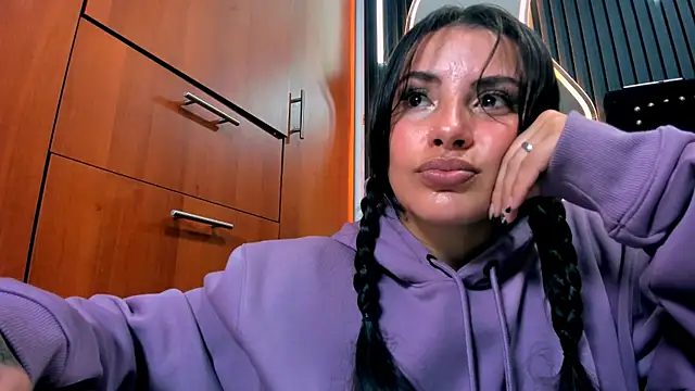 scarletr red online show from September 23, 10:52 pm