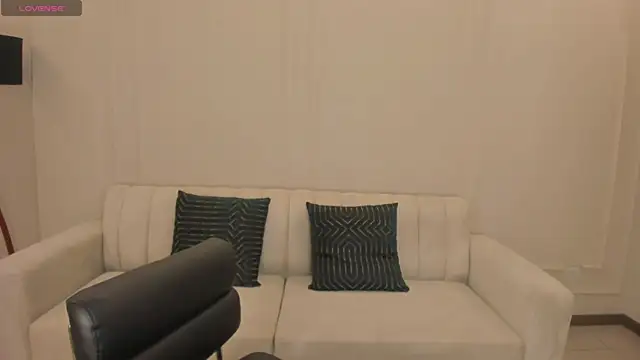 LeahNovac online show from November 25, 11:12 am