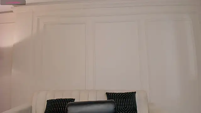 LeahNovac online show from December 5, 11:44 am