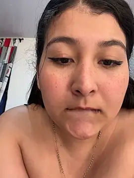 Snapshot of evelyn_1702 chatting on October 10, 3:33 am evelyn 1702 online show from October 10, 3:33 am