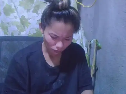 Snapshot of Sweeetgurll chatting on October 23, 12:55 pm Sweeetgurll online show from October 23, 12:55 pm