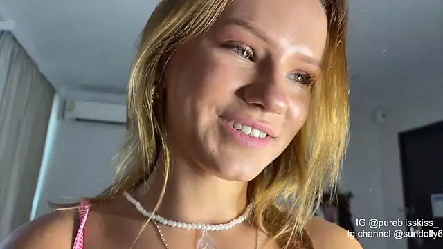 lxsundollyxl online show from April 1, 4:13 am