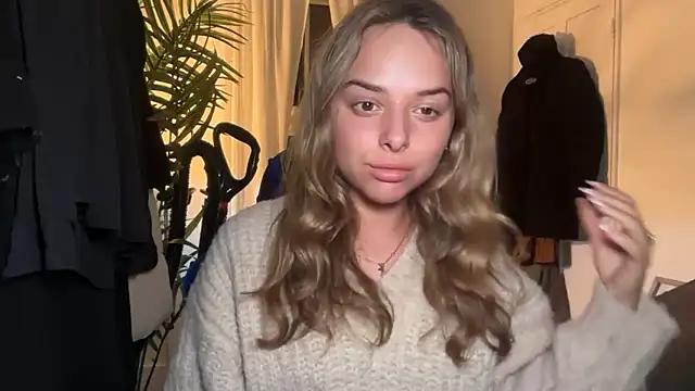 KayleeBella online show from March 15, 9:50 pm