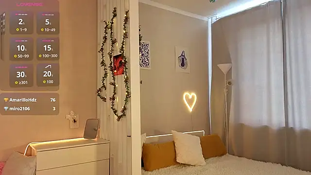 Snapshot of PurrrBerry chatting on October 13, 6:27 am PurrrBerry online show from October 13, 6:27 am