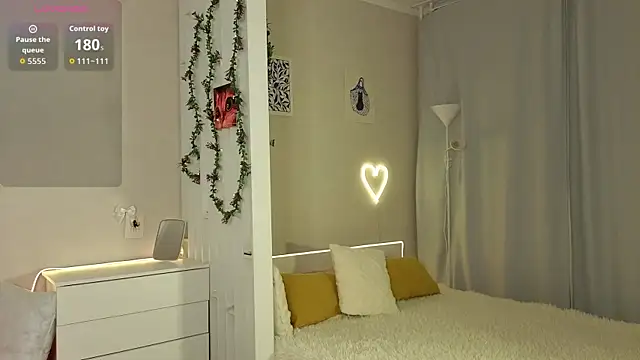 Snapshot of PurrrBerry chatting on October 10, 3:55 am PurrrBerry online show from October 10, 3:55 am