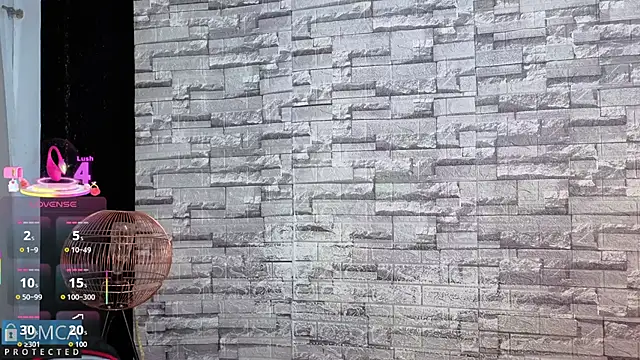 Kiara Zahiri   online show from December 15, 10:53 am