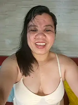 hotlyn45 online show from April 13, 9:15 pm