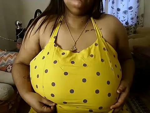 Snapshot of Yourcurvygoddess chatting on October 16, 12:13 am Yourcurvygoddess online show from October 16, 12:13 am