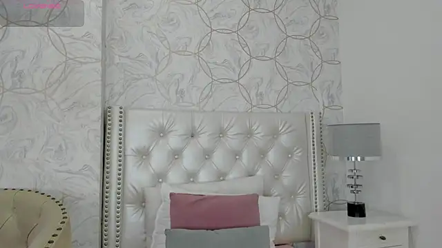 Snapshot of amara_rousse chatting on October 18, 11:35 am amara rousse online show from October 18, 11:35 am