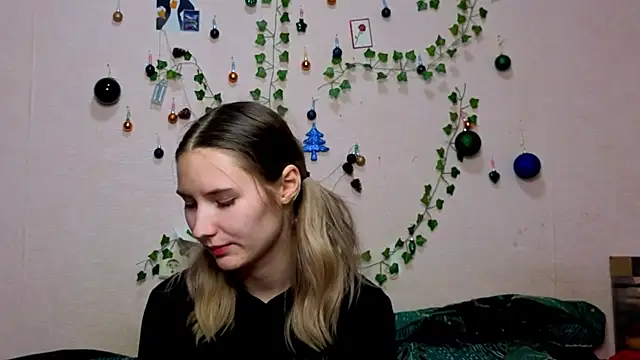  kikiclark   online show from January 8, 9:08 pm