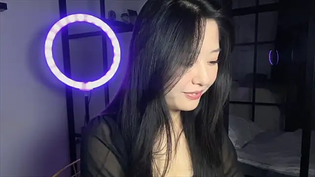 Snapshot of WonderMira chatting on October 6, 2:23 pm WonderMira online show from October 6, 2:23 pm