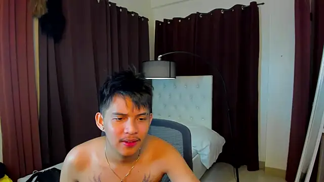 XloverXsiantwink online show from October 22, 1:21 am