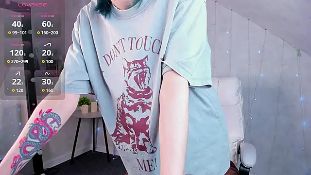 Lynn Martin online show from December 18, 1:21 am