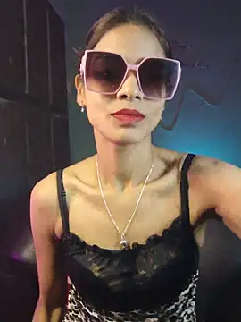 royeoy22 online show from April 15, 2:39 pm