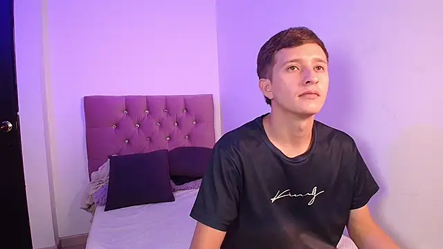 mae nathan  online show from March 4, 3:07 pm