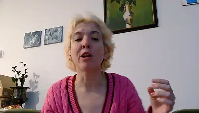 averysage333 online show from September 20, 8:34 am