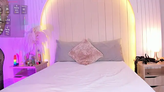 ALICESANDOVAL online show from April 1, 11:55 am