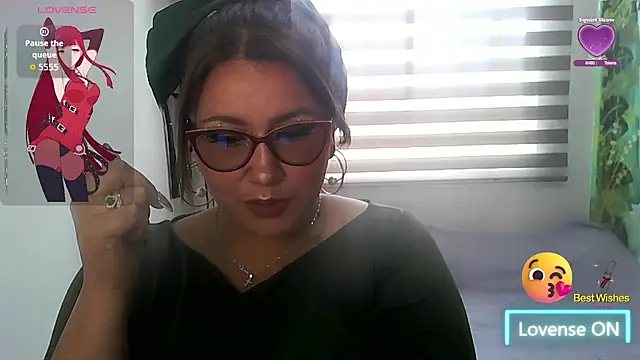 Snapshot of Vesper_Vixen chatting on October 19, 2:19 pm Vesper Vixen online show from October 19, 2:19 pm