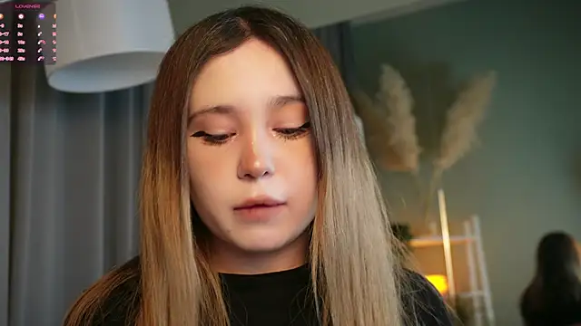 Lina Glow online show from November 25, 6:37 am