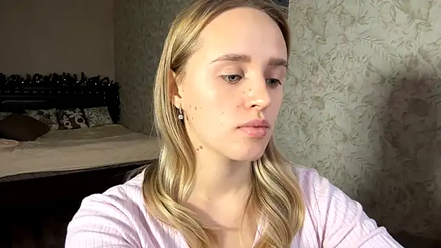 ElisabetLorney online show from December 3, 8:17 am